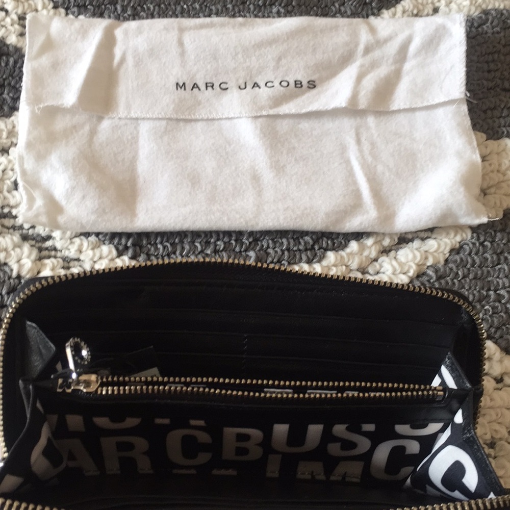 🚫SOLD🚫 (NEW) Marc Jacobs Leather Zip Wallet - Picture 8 of 8